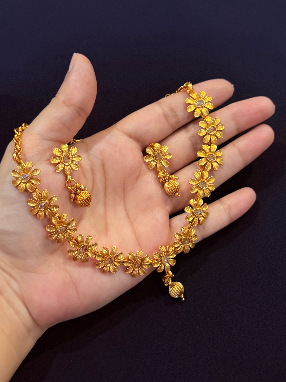 Gul - Necklace and Earrings Set